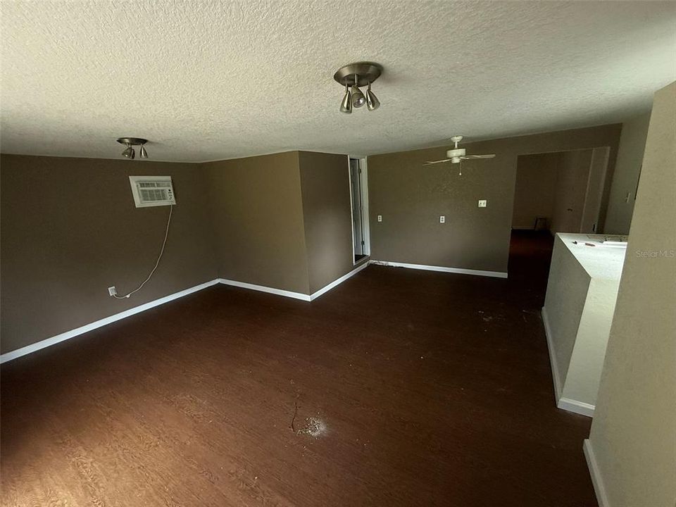 合同活跃: $565,000 (3 贝兹, 2 浴室, 2346 平方英尺)