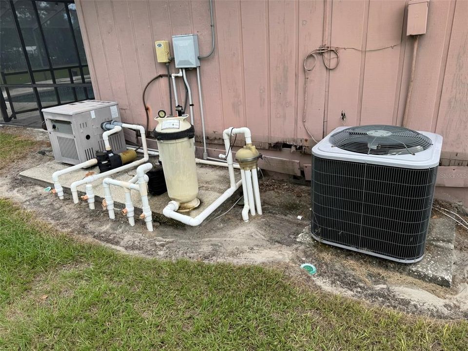 合同活跃: $565,000 (3 贝兹, 2 浴室, 2346 平方英尺)