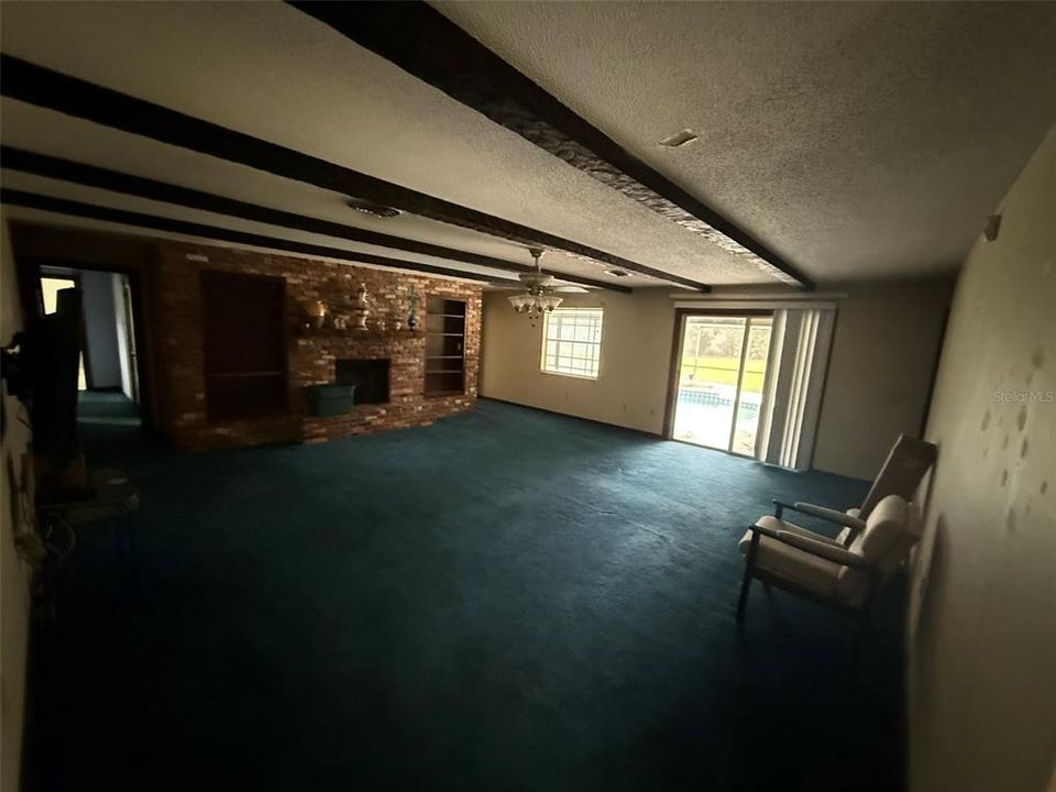 合同活跃: $565,000 (3 贝兹, 2 浴室, 2346 平方英尺)