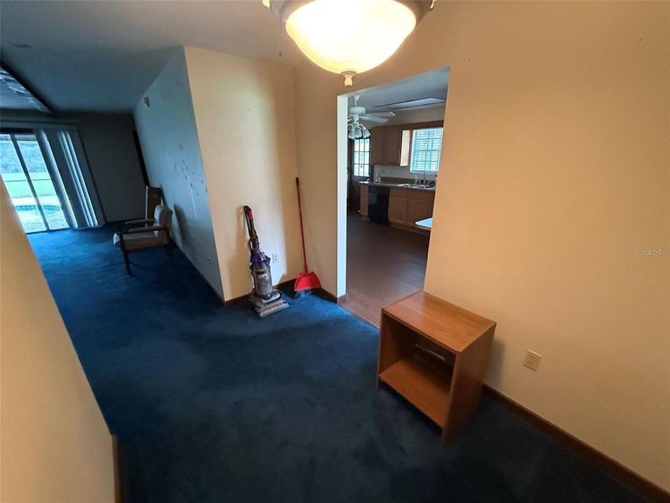 合同活跃: $565,000 (3 贝兹, 2 浴室, 2346 平方英尺)