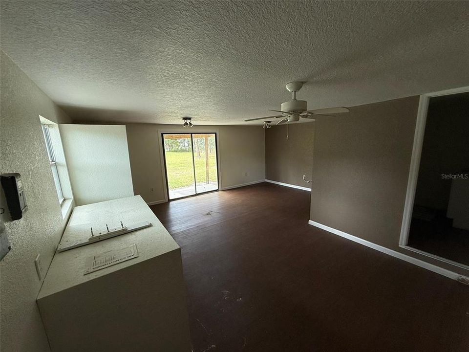 合同活跃: $565,000 (3 贝兹, 2 浴室, 2346 平方英尺)