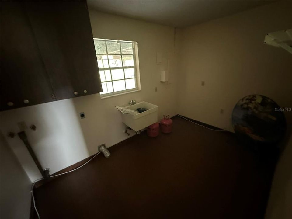 合同活跃: $565,000 (3 贝兹, 2 浴室, 2346 平方英尺)