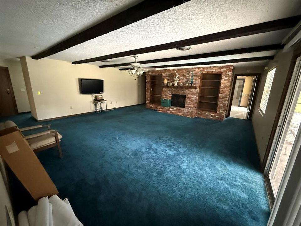 合同活跃: $565,000 (3 贝兹, 2 浴室, 2346 平方英尺)