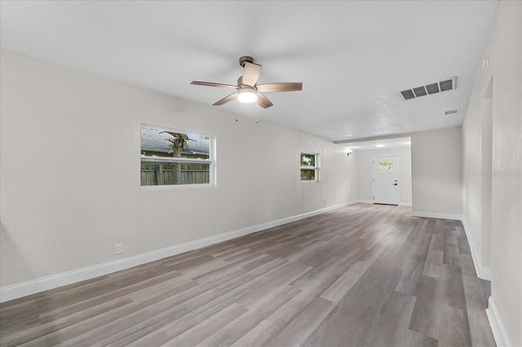 待售: $350,000 (3 贝兹, 2 浴室, 1280 平方英尺)