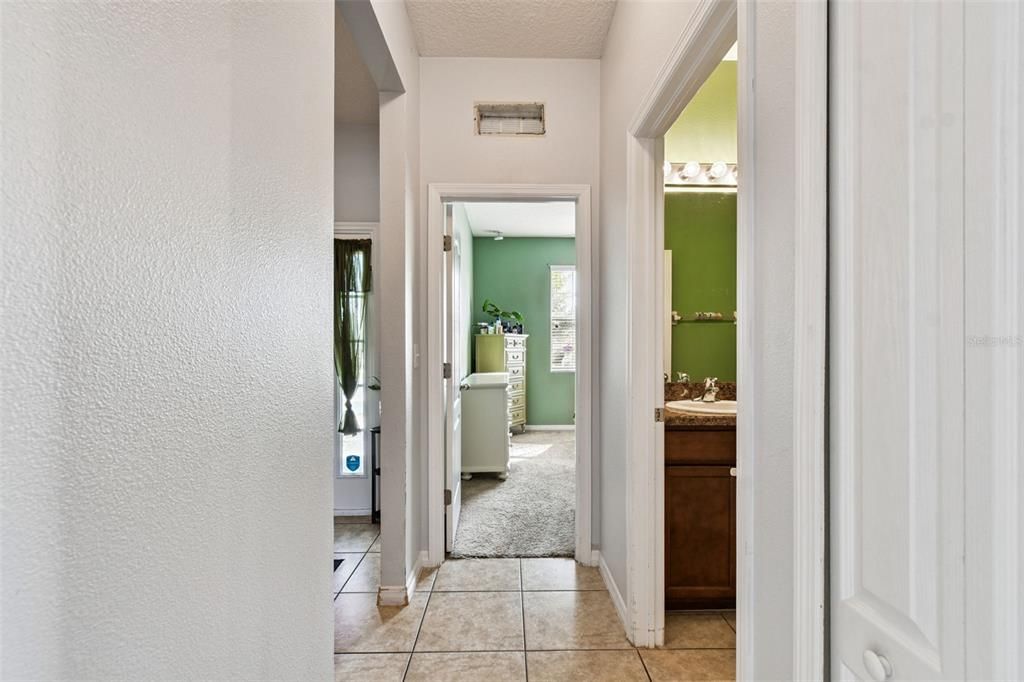 На продажу: $379,000 (4 спален, 2 ванн, 2045 Квадратных фут)