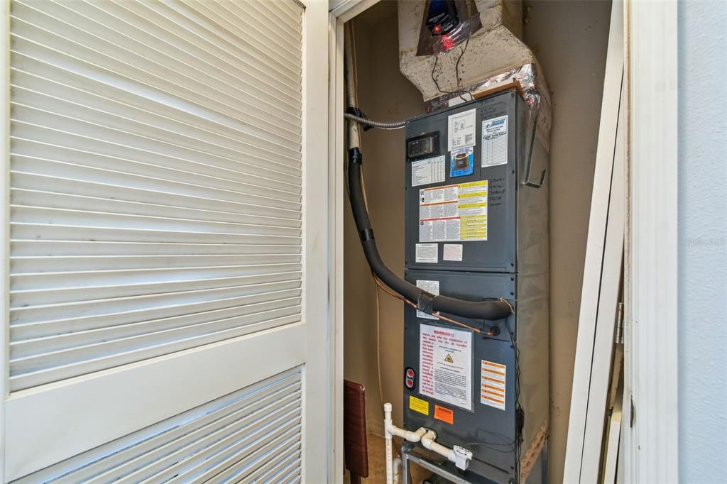 На продажу: $379,000 (4 спален, 2 ванн, 2045 Квадратных фут)