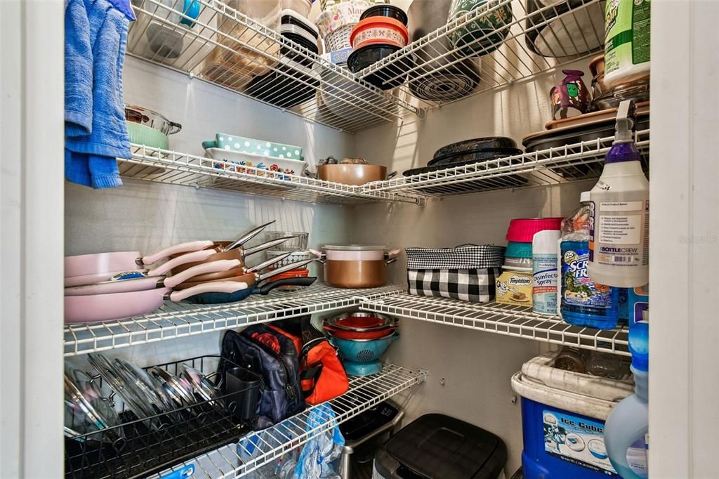 На продажу: $379,000 (4 спален, 2 ванн, 2045 Квадратных фут)