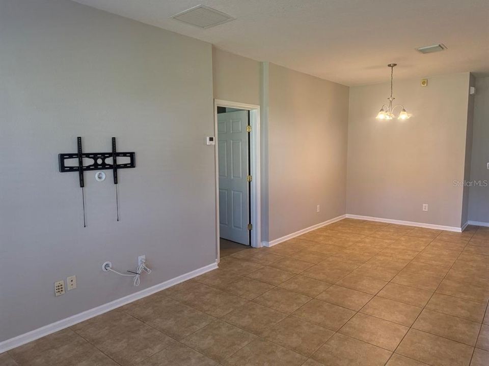 For Rent: $2,395 (3 beds, 2 baths, 1516 Square Feet)