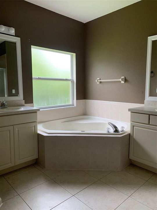 For Rent: $2,395 (3 beds, 2 baths, 1516 Square Feet)