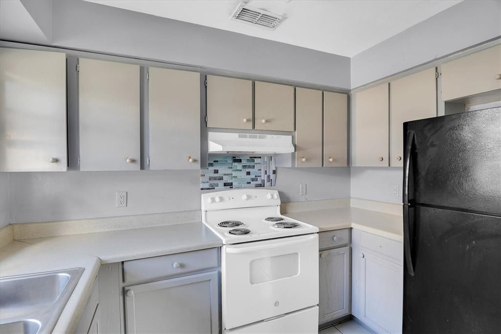 На продажу: $287,000 (4 спален, 0 ванн, 1664 Квадратных фут)