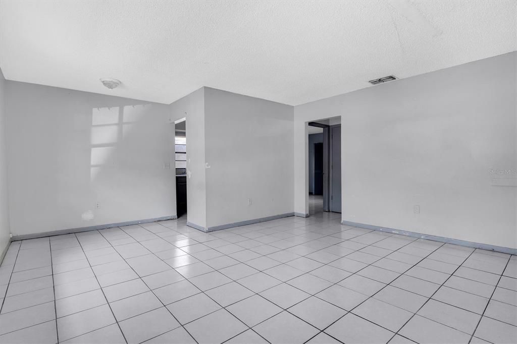 На продажу: $287,000 (4 спален, 0 ванн, 1664 Квадратных фут)