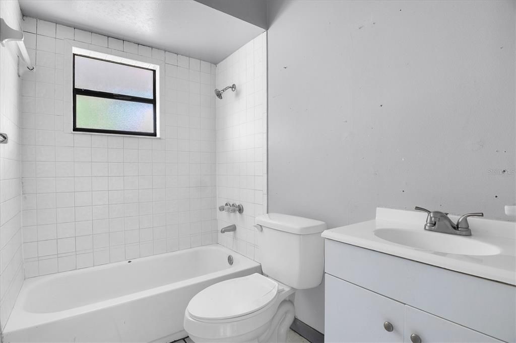 На продажу: $287,000 (4 спален, 0 ванн, 1664 Квадратных фут)