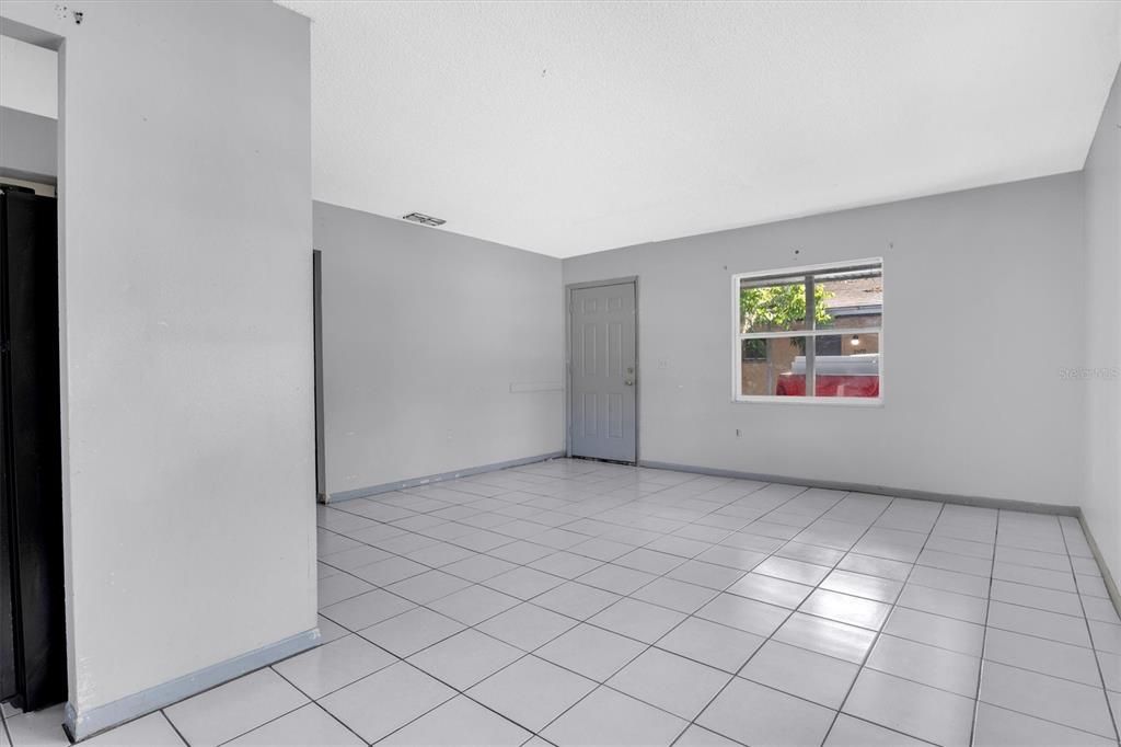 На продажу: $287,000 (4 спален, 0 ванн, 1664 Квадратных фут)