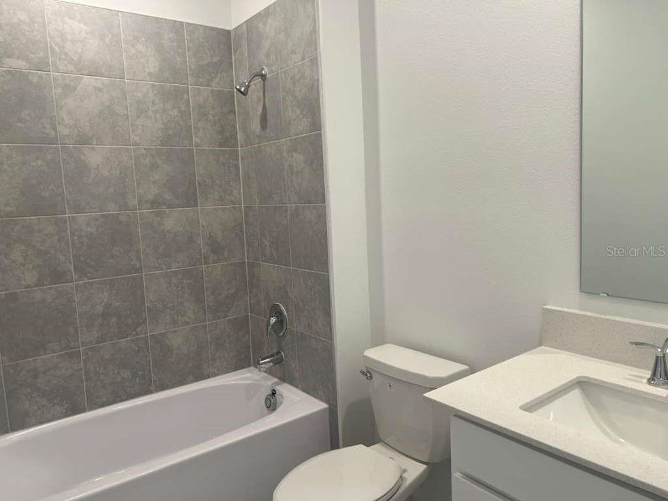 出租: $2,800 (4 贝兹, 3 浴室, 1954 平方英尺)