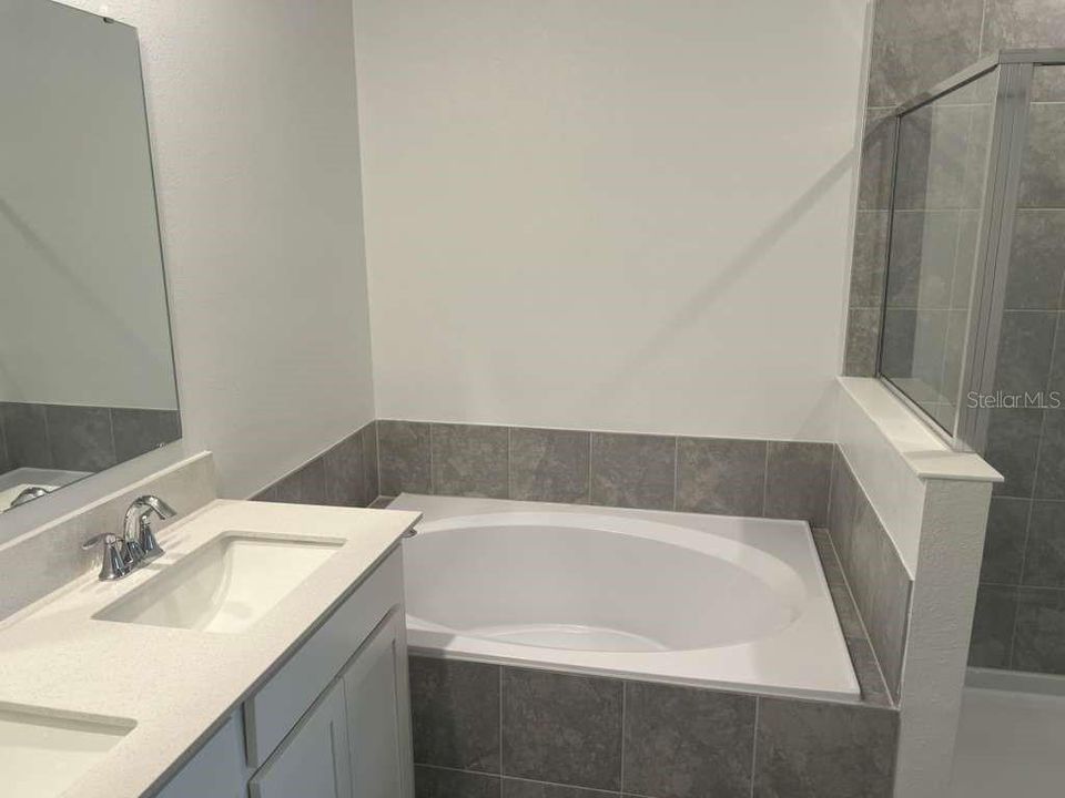 出租: $2,800 (4 贝兹, 3 浴室, 1954 平方英尺)