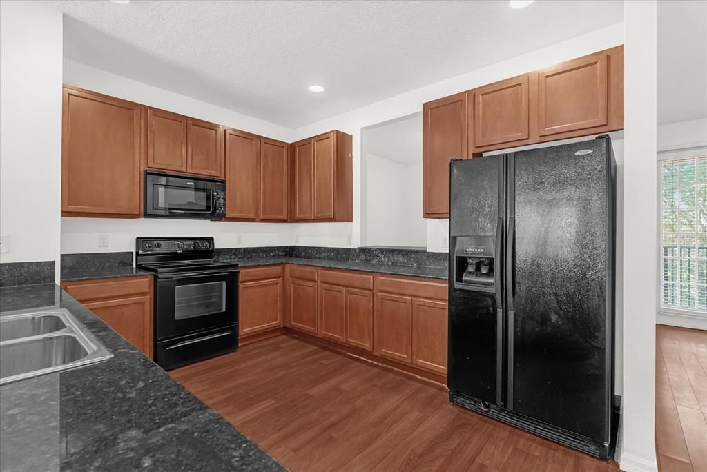 出租: $2,700 (4 贝兹, 3 浴室, 2146 平方英尺)