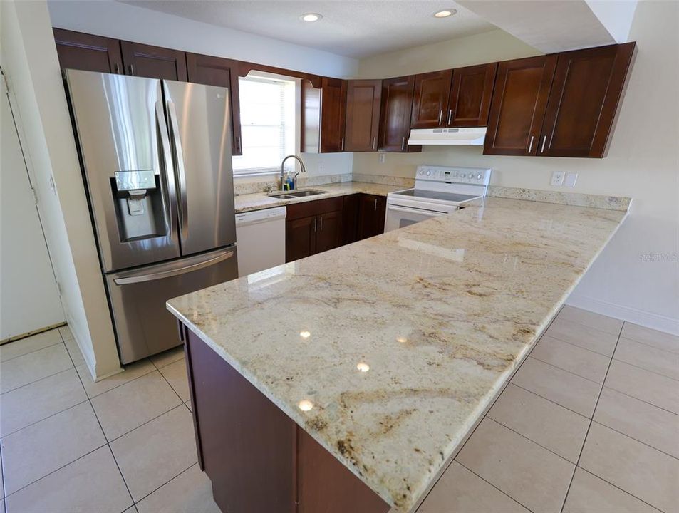 出租: $1,800 (2 贝兹, 2 浴室, 1049 平方英尺)