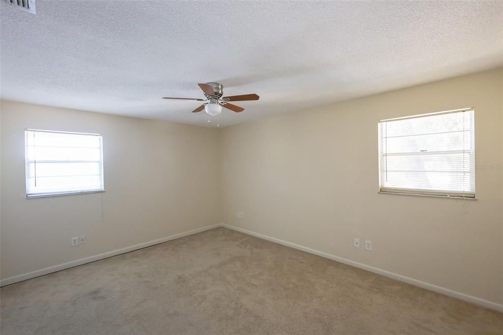 出租: $1,800 (2 贝兹, 2 浴室, 1049 平方英尺)