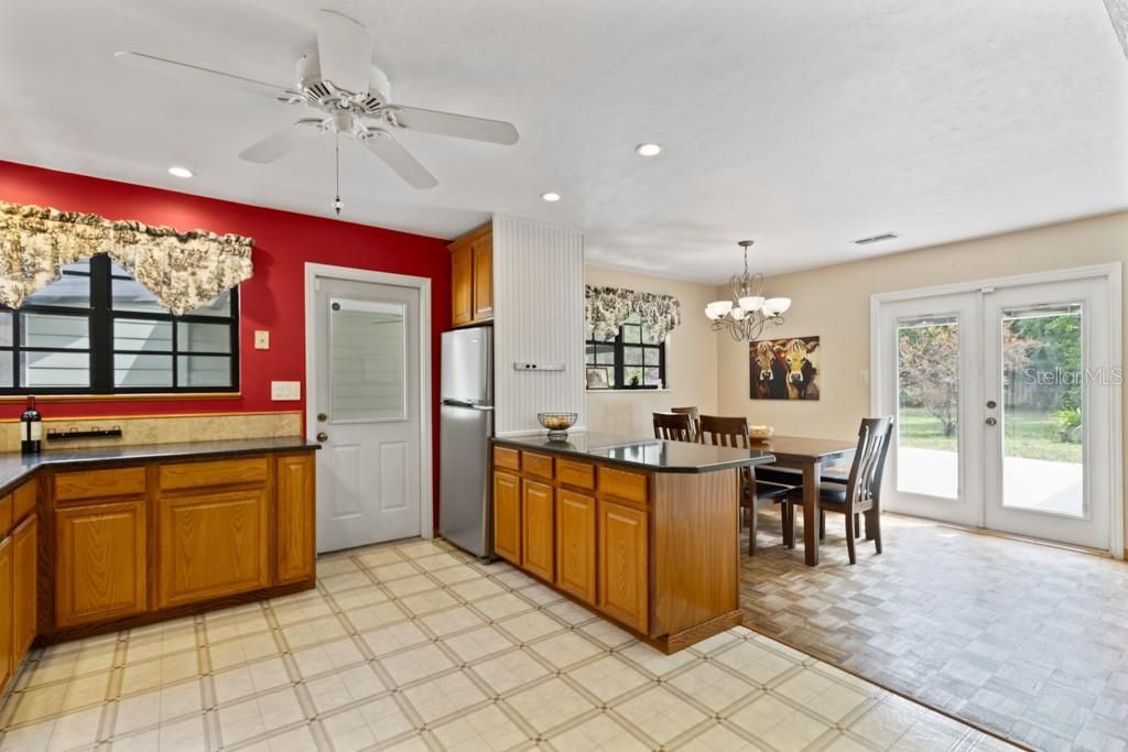 For Sale: $524,000 (3 beds, 3 baths, 2682 Square Feet)