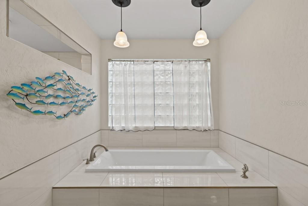 For Sale: $524,000 (3 beds, 3 baths, 2682 Square Feet)