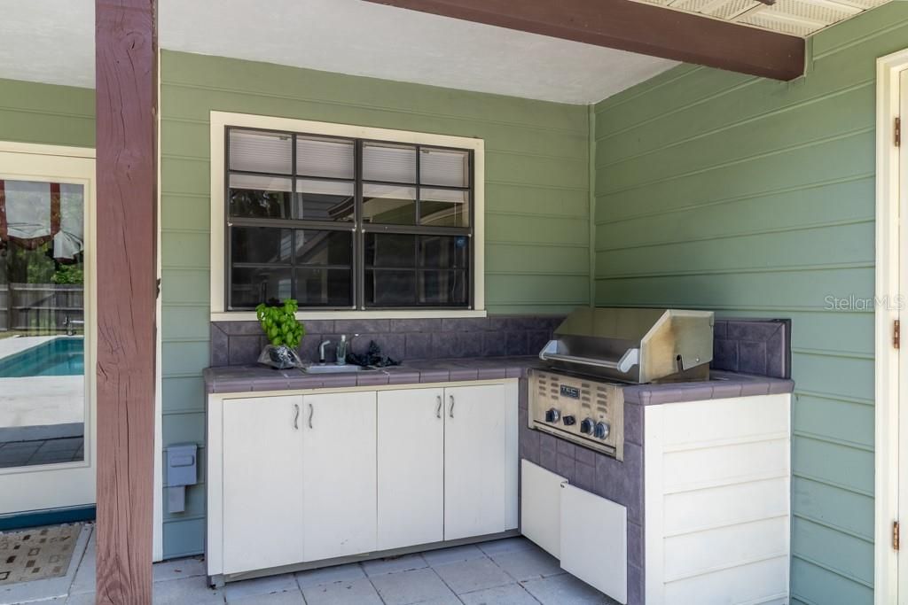 For Sale: $524,000 (3 beds, 3 baths, 2682 Square Feet)