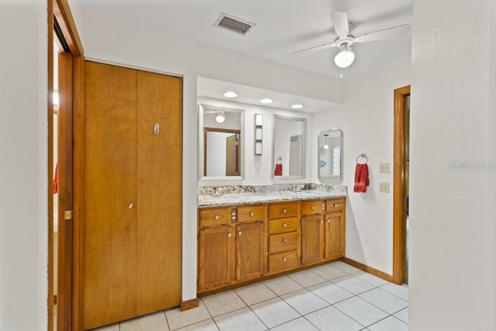 For Sale: $524,000 (3 beds, 3 baths, 2682 Square Feet)