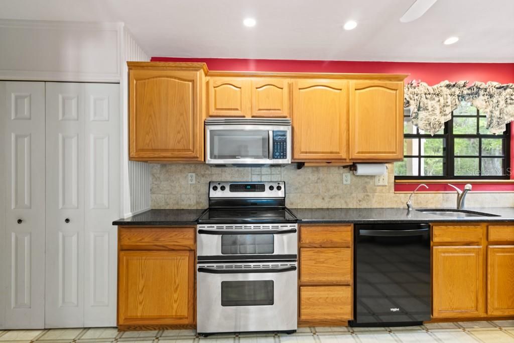 For Sale: $524,000 (3 beds, 3 baths, 2682 Square Feet)