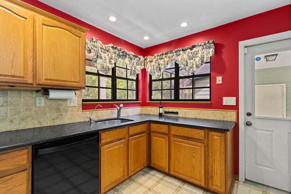 For Sale: $524,000 (3 beds, 3 baths, 2682 Square Feet)