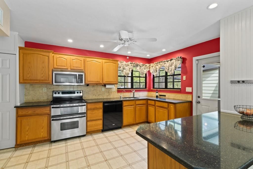 For Sale: $524,000 (3 beds, 3 baths, 2682 Square Feet)