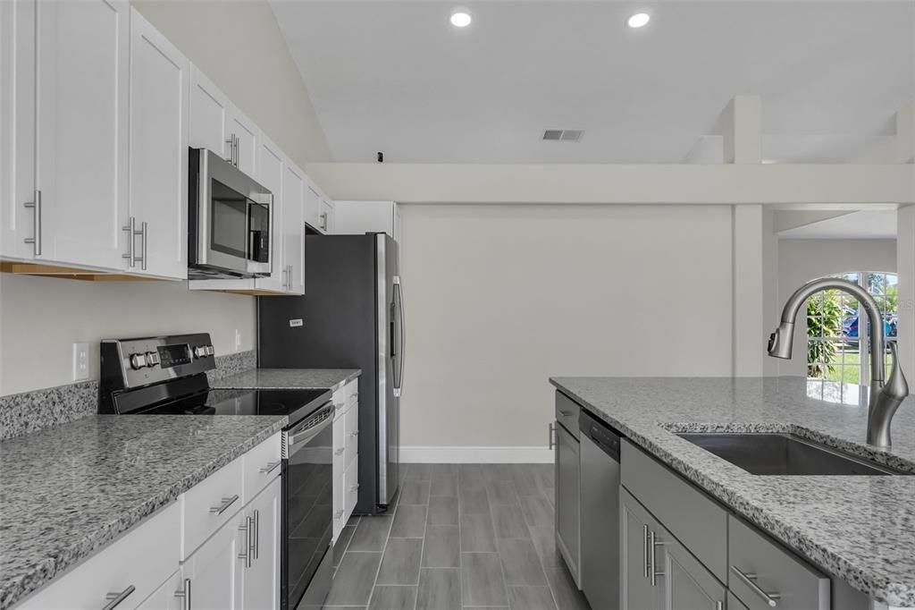 На продажу: $289,000 (3 спален, 2 ванн, 1764 Квадратных фут)