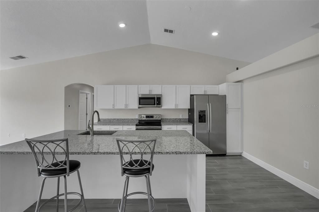 На продажу: $289,000 (3 спален, 2 ванн, 1764 Квадратных фут)