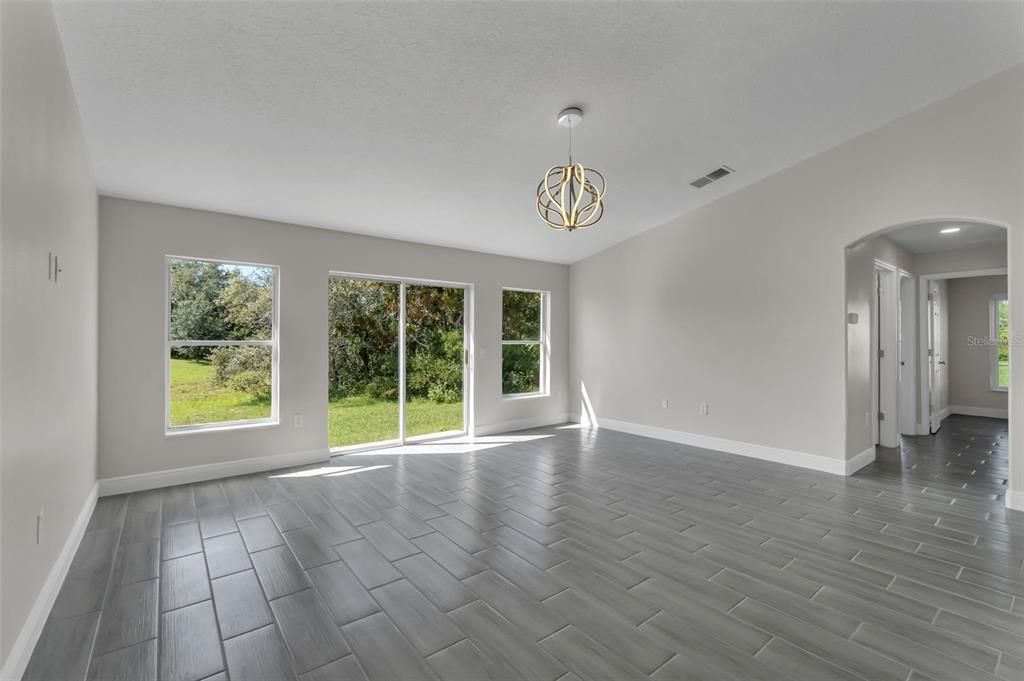 На продажу: $289,000 (3 спален, 2 ванн, 1764 Квадратных фут)