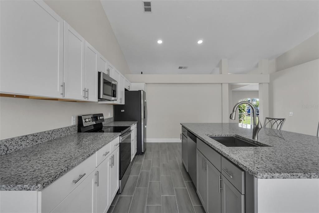 На продажу: $289,000 (3 спален, 2 ванн, 1764 Квадратных фут)