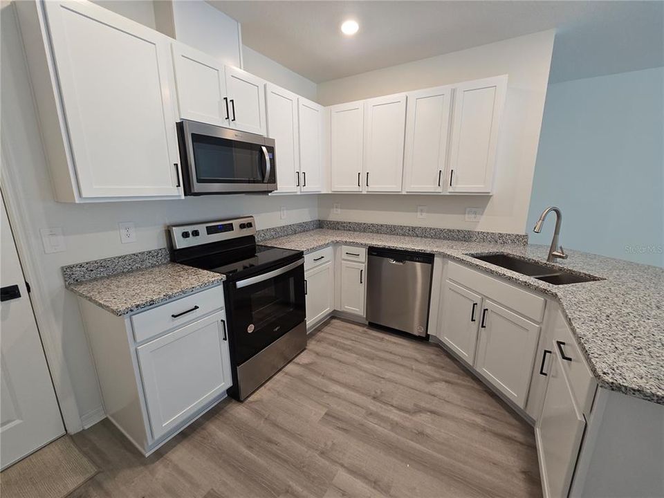 В аренду: $2,300 (3 спален, 2 ванн, 1557 Квадратных фут)