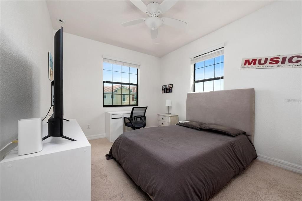 待售: $420,000 (3 贝兹, 2 浴室, 1641 平方英尺)