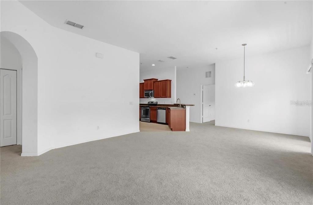 出租: $2,200 (2 贝兹, 2 浴室, 1305 平方英尺)