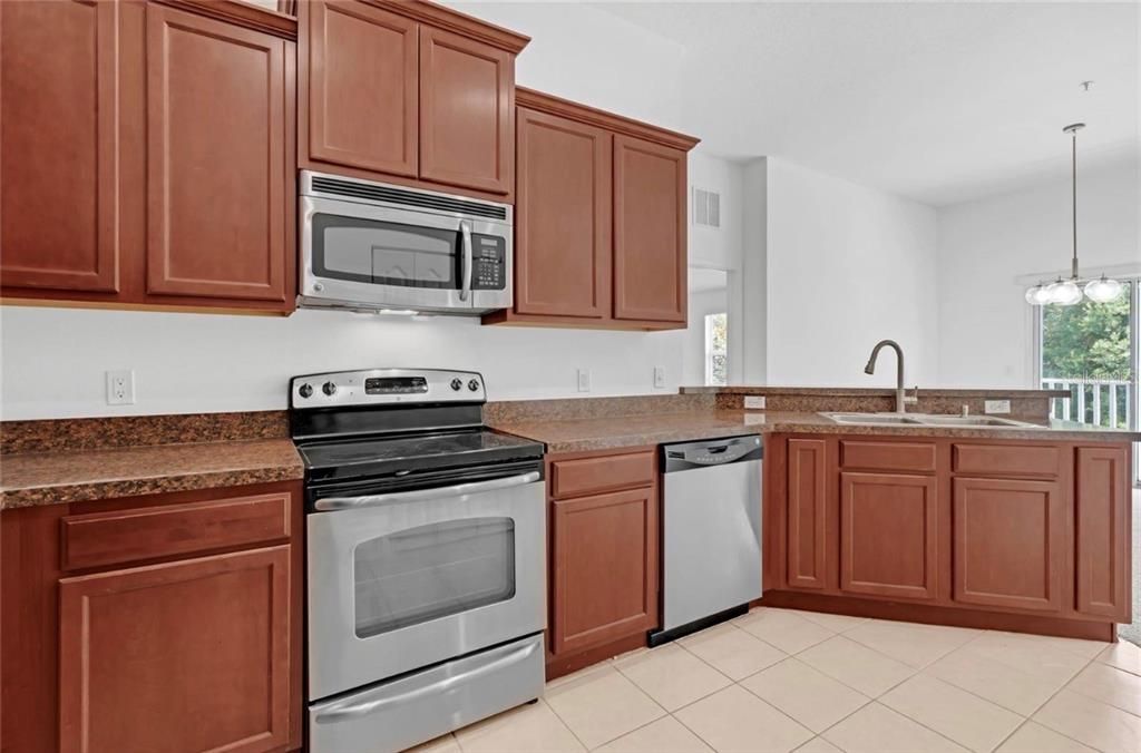 出租: $2,200 (2 贝兹, 2 浴室, 1305 平方英尺)