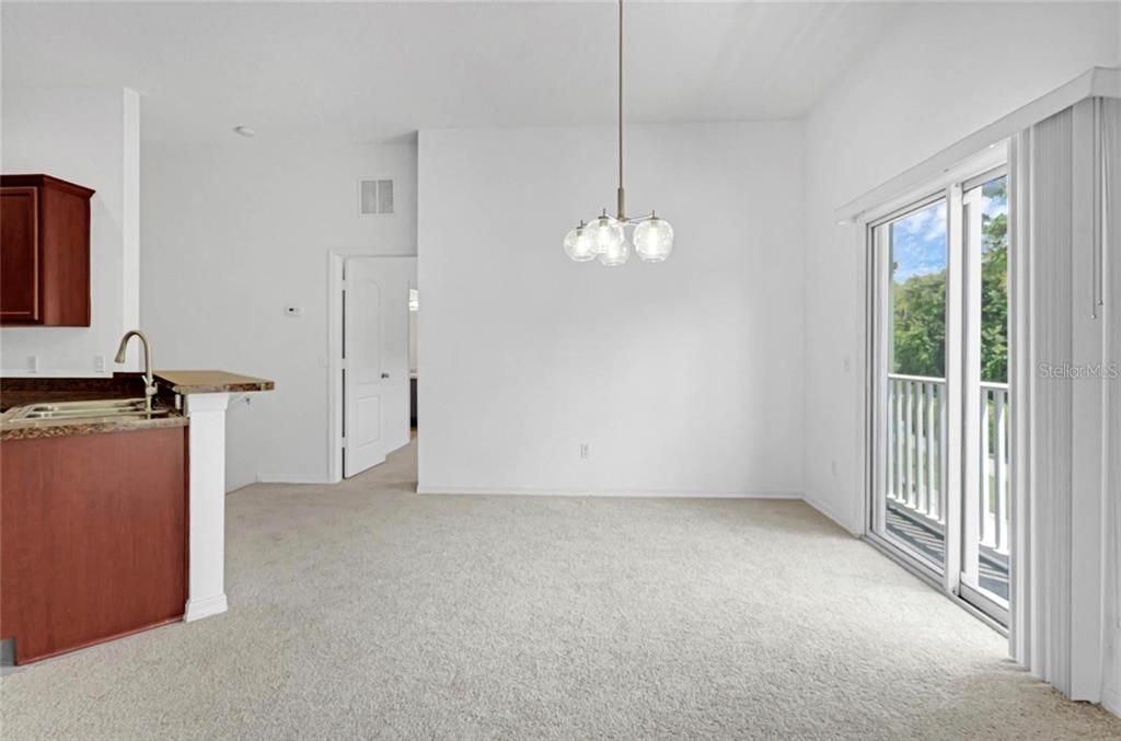 出租: $2,200 (2 贝兹, 2 浴室, 1305 平方英尺)