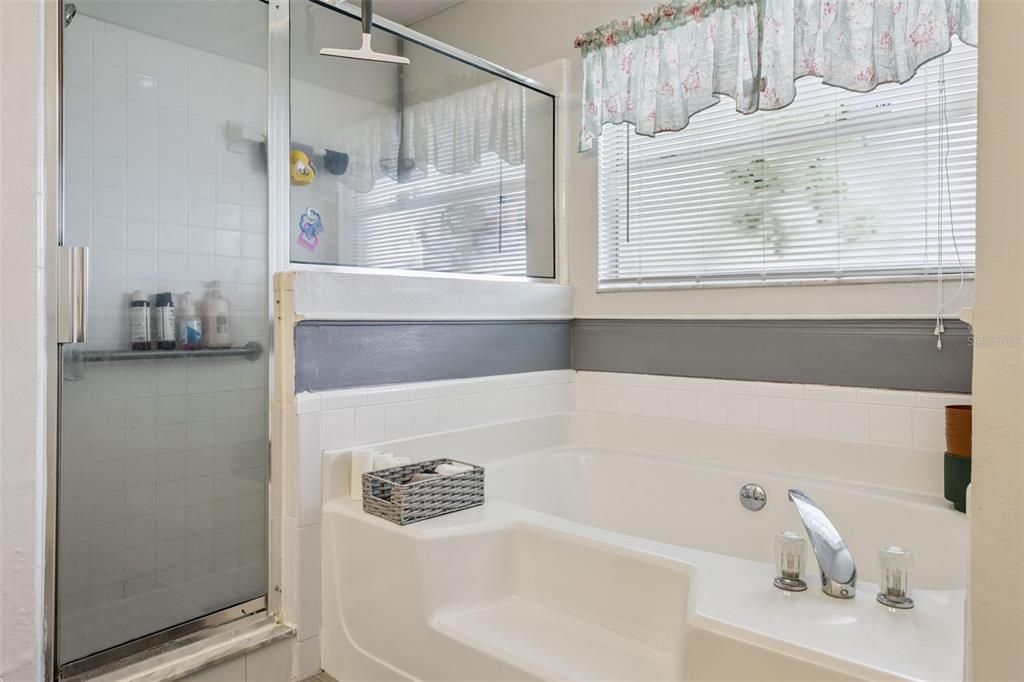 For Sale: $360,000 (4 beds, 2 baths, 1644 Square Feet)