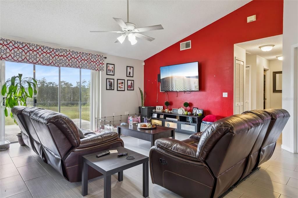 For Sale: $360,000 (4 beds, 2 baths, 1644 Square Feet)