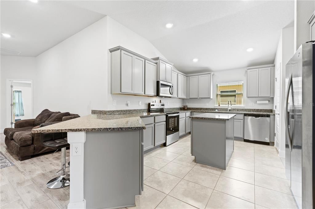 En Venta: $420,000 (4 camas, 3 baños, 2200 Pies cuadrados)