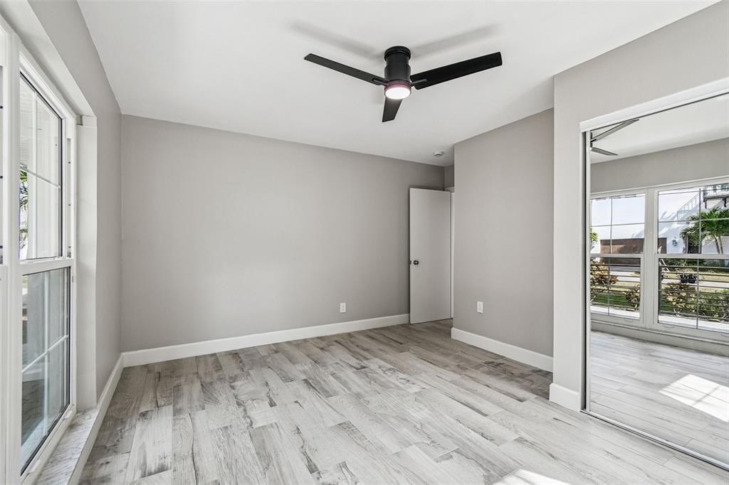 For Sale: $895,000 (3 beds, 3 baths, 1984 Square Feet)