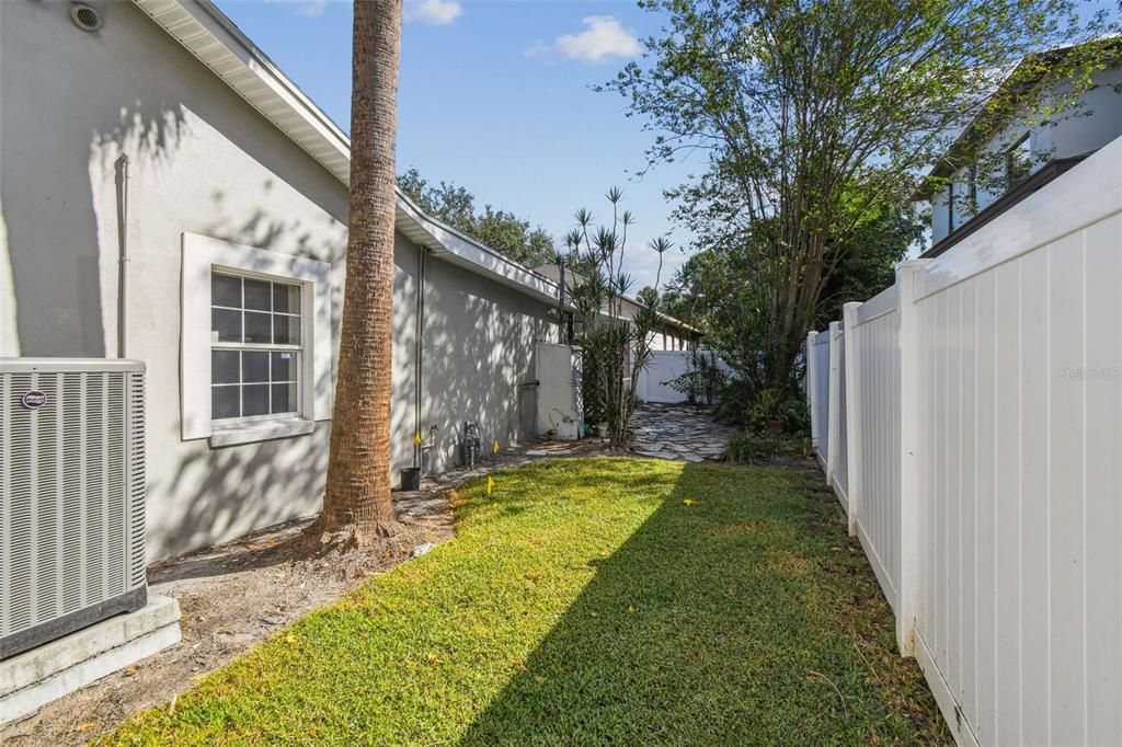 For Sale: $895,000 (3 beds, 3 baths, 1984 Square Feet)