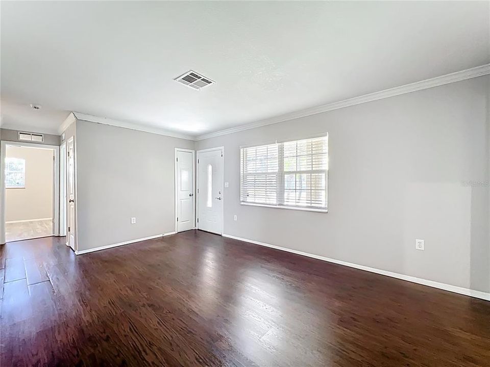 For Sale: $325,000 (3 beds, 2 baths, 1596 Square Feet)