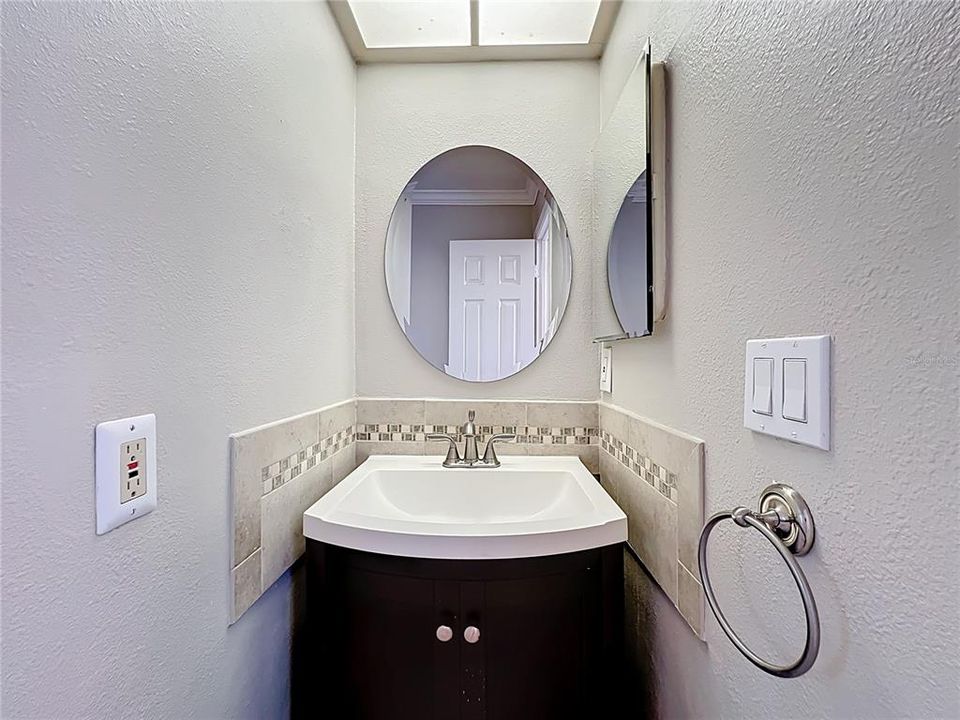 For Sale: $325,000 (3 beds, 2 baths, 1596 Square Feet)