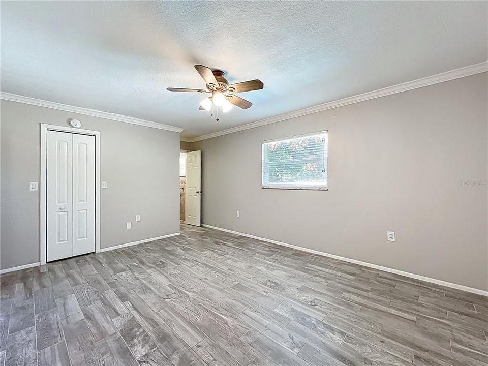 For Sale: $325,000 (3 beds, 2 baths, 1596 Square Feet)