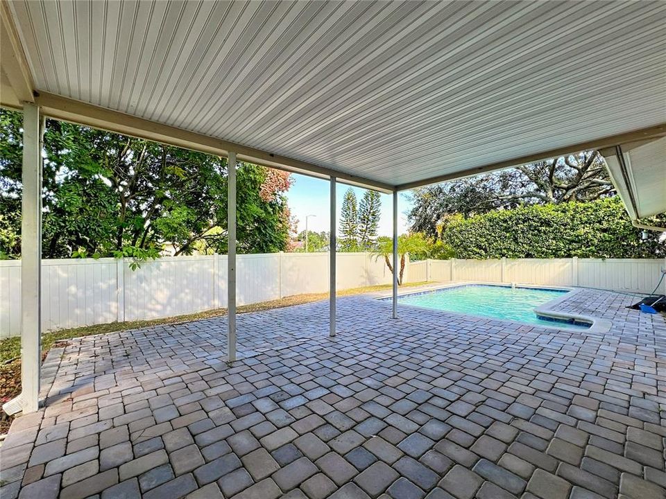 For Sale: $325,000 (3 beds, 2 baths, 1596 Square Feet)