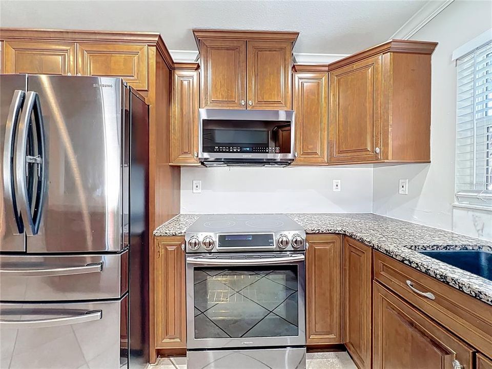 For Sale: $325,000 (3 beds, 2 baths, 1596 Square Feet)