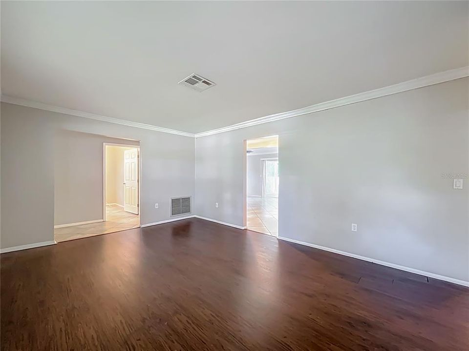 For Sale: $325,000 (3 beds, 2 baths, 1596 Square Feet)