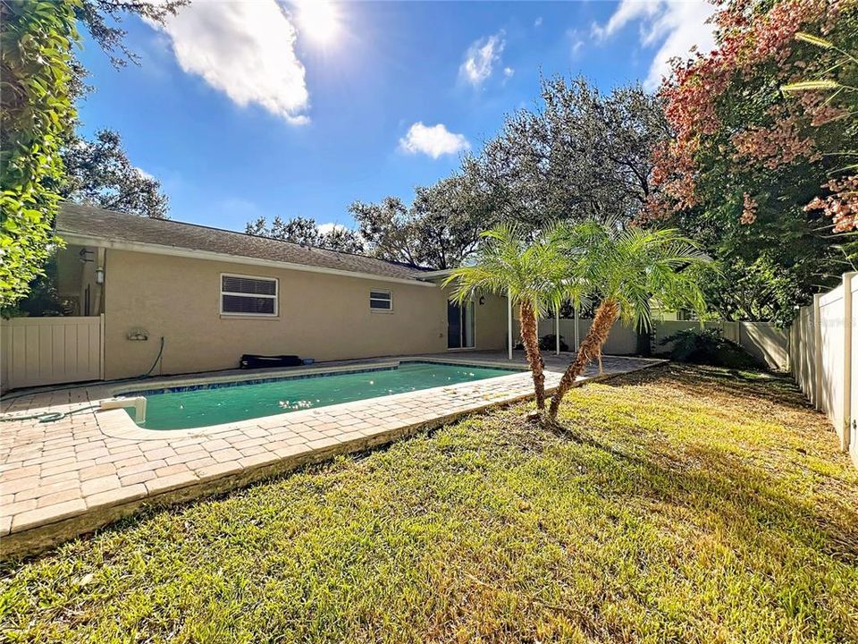 For Sale: $325,000 (3 beds, 2 baths, 1596 Square Feet)